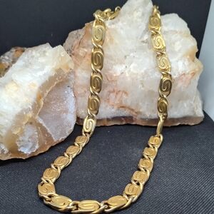 Elegant Gold Women's Necklace